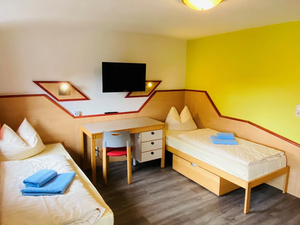 Bright room with single beds at Haus Rosenbaum